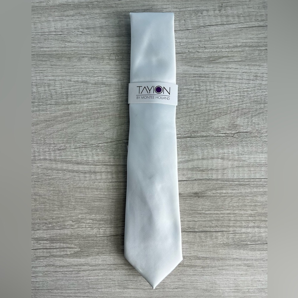 Tayion Collection Men's White & Blue Solid Tie